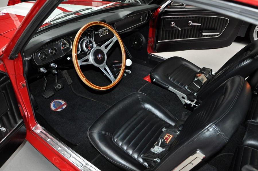 Интерьер Shelby GT350 Tribute Edition 1965 года  (фото 39 из 46)